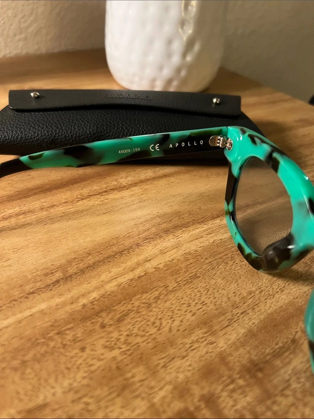 Akila Green Tortoiseshell sunglasses / lightly tinted